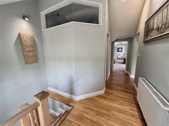 5 bed Detached for sale Image 12