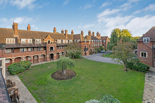 Meadway Court, Hampstead Garden Suburb photo 3