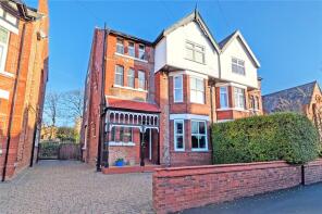 4, Kings Drive, Heaton Moor, Stockport SK4 4DZ