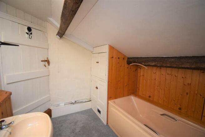 Bathroom 2.jpg