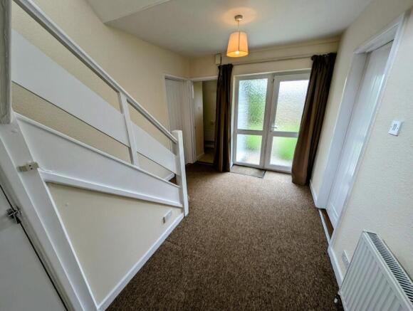 31 Quedgeley entrance hall.jpg