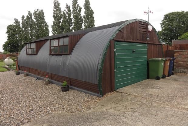 Garage/Workshop