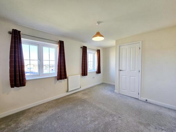 4 bed Semi-Detached for sale Image 10