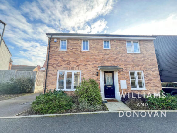3-bed detached on Bartlett View, Hockley, SS5 4, £450,000