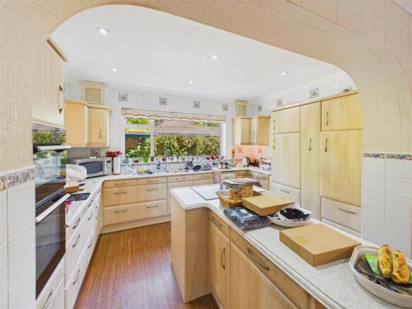 3 bed Detached Bungalow for sale Image 4