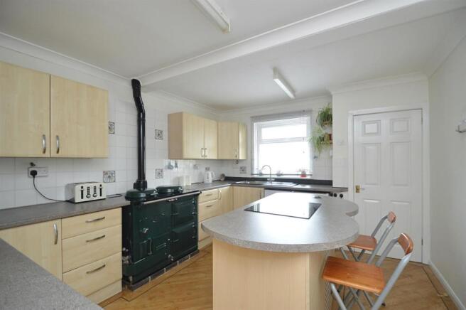 Kitchen2.jpg