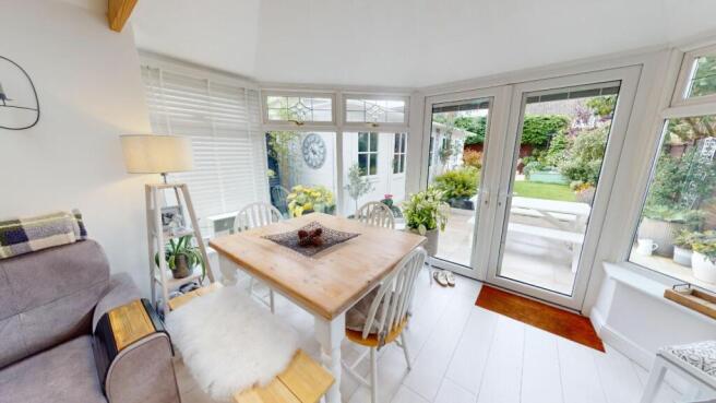 LOUNGE/DINING ROOM