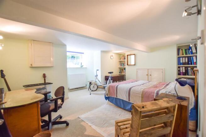 Bedroom 4.jpg