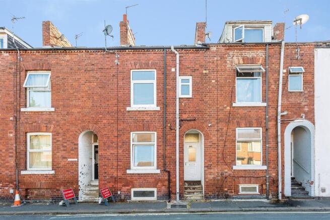 3-bed terraced on Pinderfields Road, WAKEFIELD, £130,000