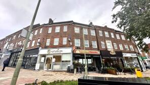13a, Onslow Parade, Hampden Square, Southgate, London N14 5JN