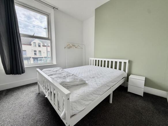 8 bed Terraced to rent Image 4