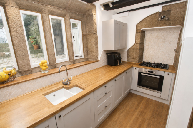 4 bed Semi-Detached for sale Image 3