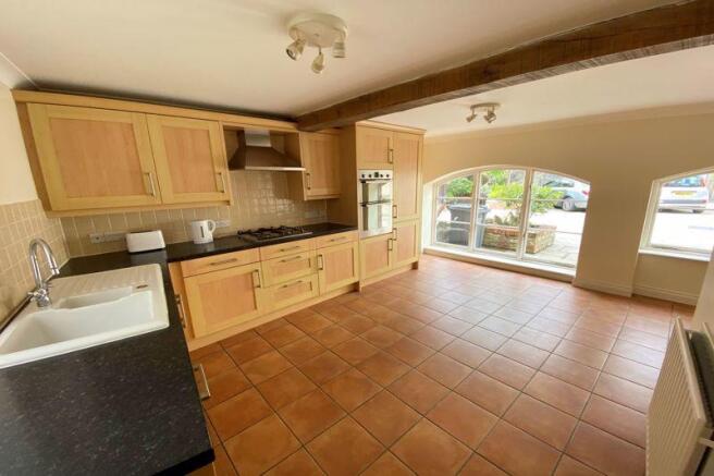 Kitchen/Dining...