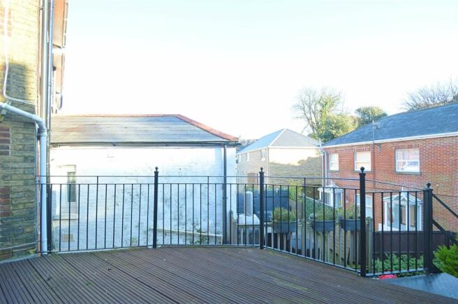 Decking2.jpg