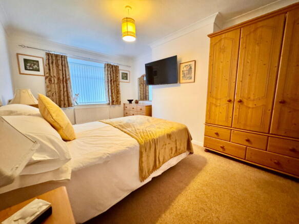 2 bed Semi-Detached Bungalow for sale Image 5