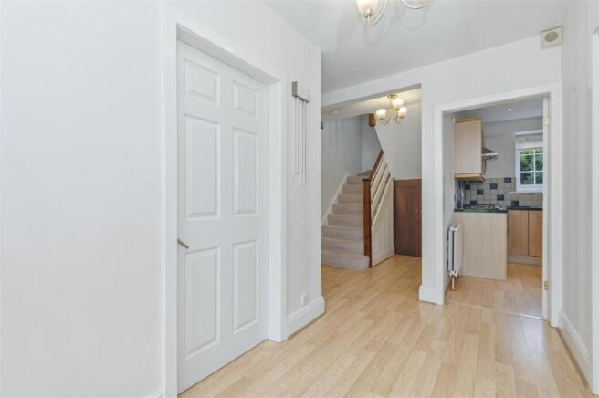 5 bed Detached for sale Image 12