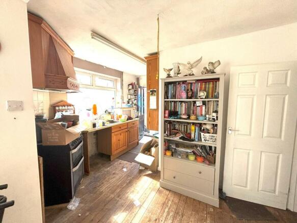 Kitchen 2.jpg