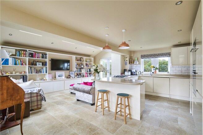4 bed Detached for sale Image 8