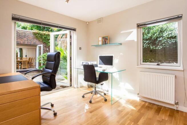 17 Langton Way, B...