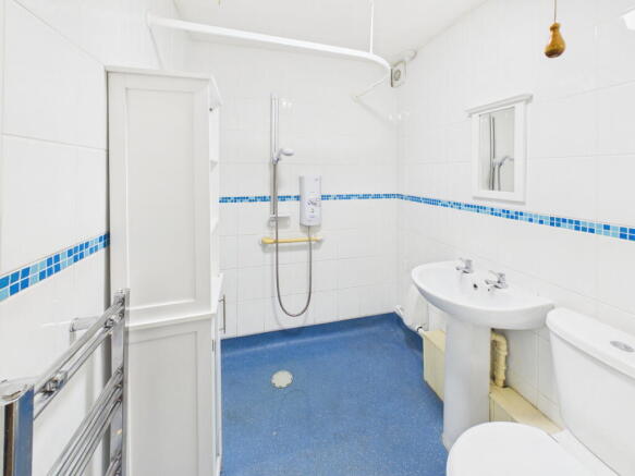 2 bed Ground Flat for sale Image 12