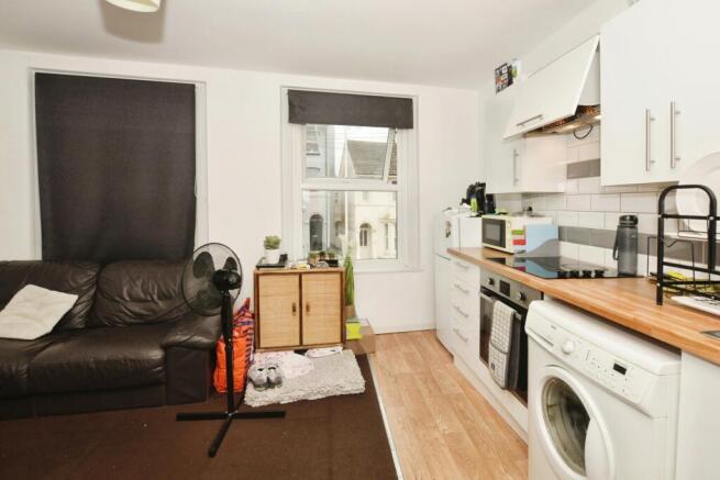 Lounge/Kitchen