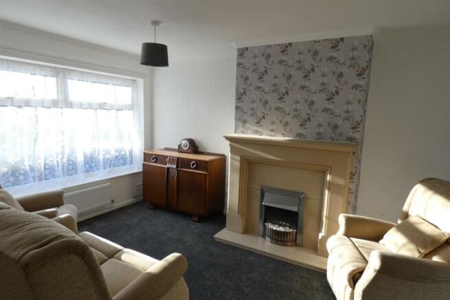 LOUNGE/DINING ROOM