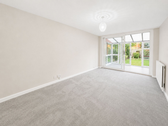LIVING ROOM/CONSERVATORY