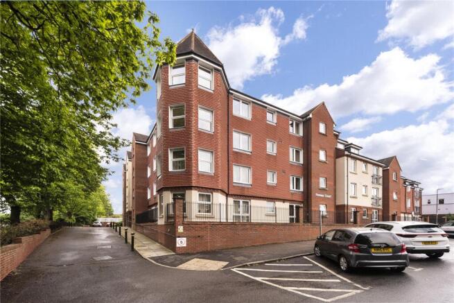 1-bed flat on Roman Court, Edenbridge, Kent, TN8, £50,000