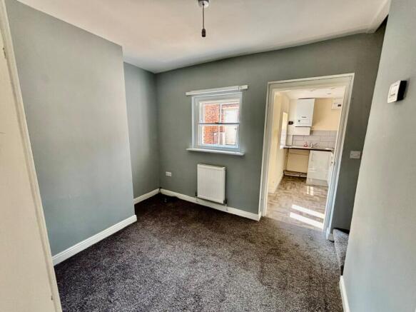2 bed Terraced to rent Image 5