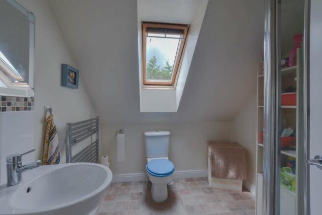Ensuite to Bed 1