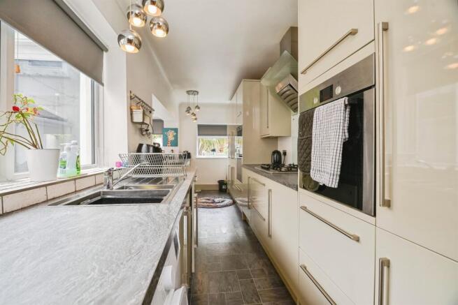 3 bed Terraced for sale Image 10