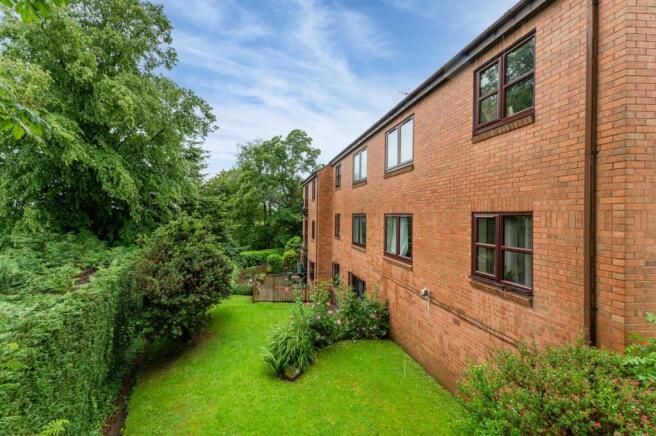 2 bed Flat for sale Image 5