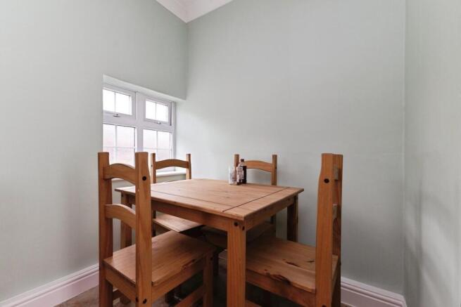 3 bed Apartment for sale Image 8