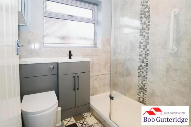 LUXURY BUILT IN SHOWER ROOM