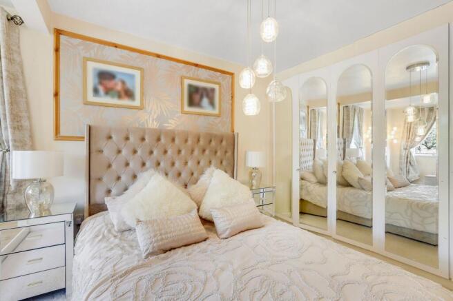 3 bed Semi-Detached for sale Image 10