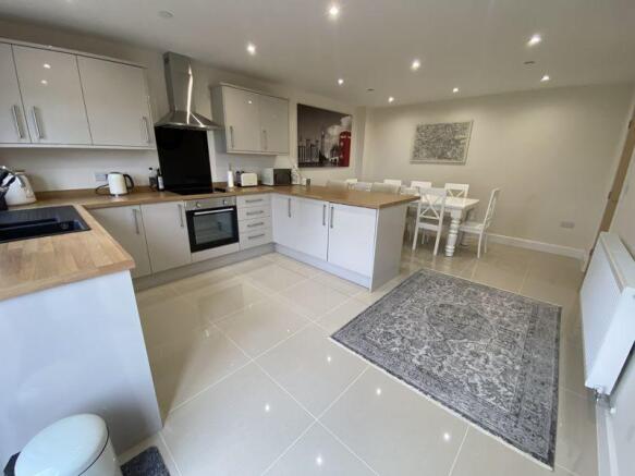 Kitchen/ Dining Room