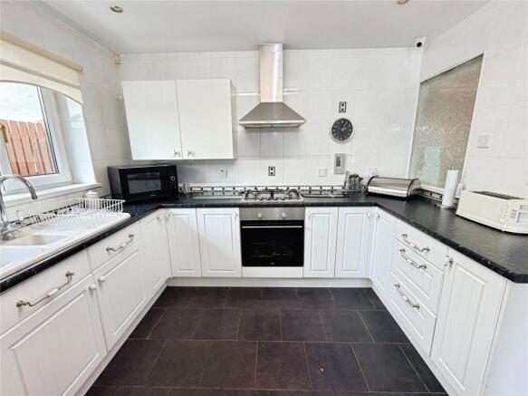 3 bed Bungalow for sale Image 4