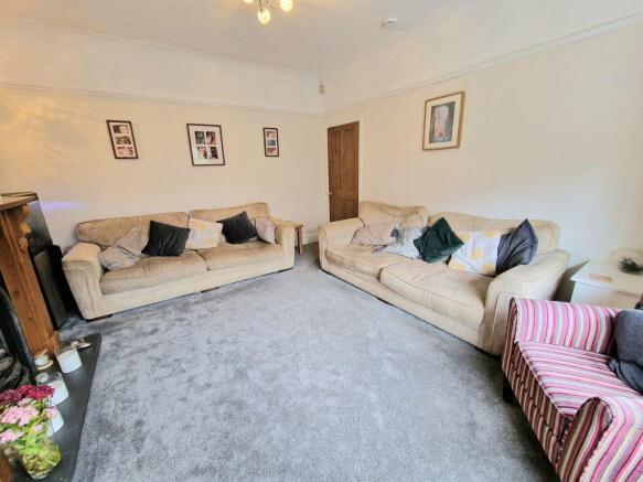 Carlton Avenue, Romiley photo 4