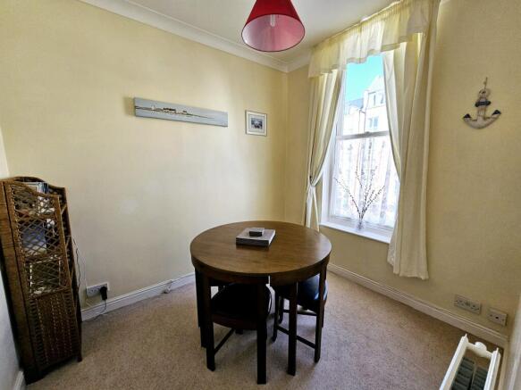 2 bed Flat for sale Image 8