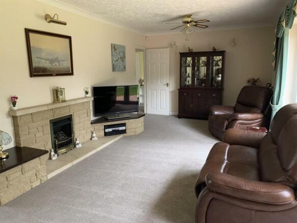 Lounge1.jpg