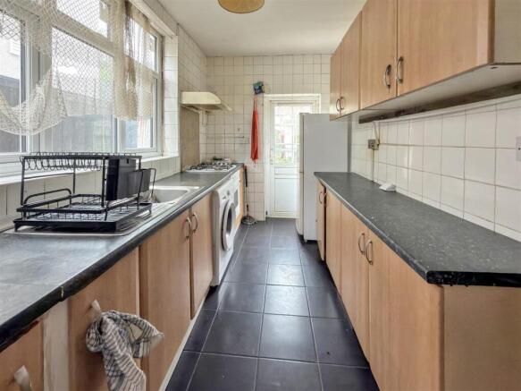 St. Heliers Avenue, Hounslow photo 4