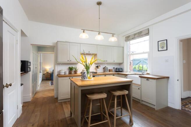 4 bed Semi-Detached for sale Image 4