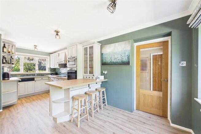 Leycester Close, Windlesham, Surrey, GU20 photo 4