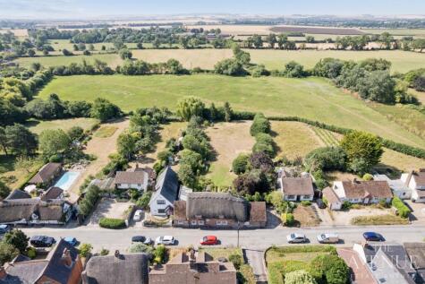 Grade II Listed Cottage + 0.6 Acre Gardens - Brightwell cum Sotwell