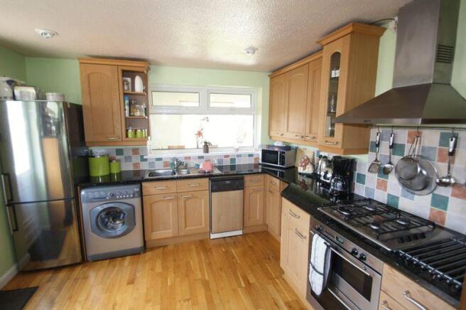 KITCHEN/DINING ROOM