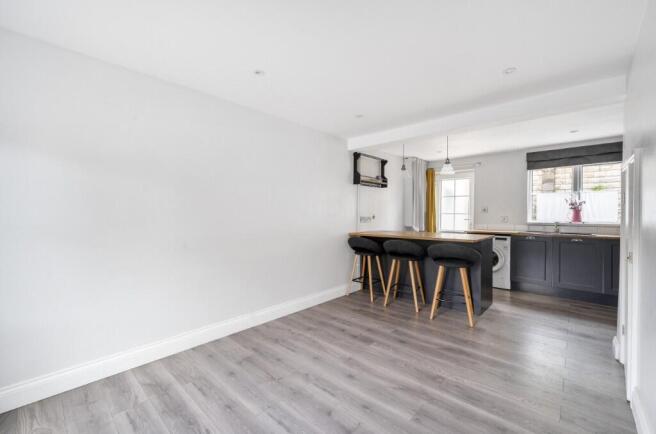 Open plan sitting ro