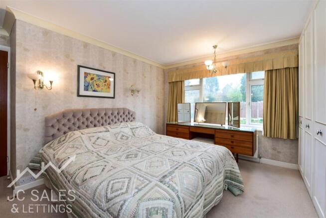 4 bed Detached for sale Image 10