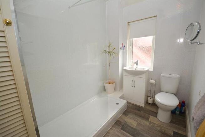 Shower Room.jpg