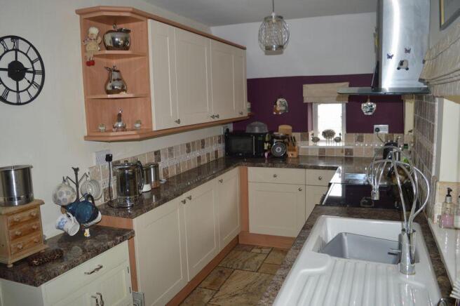 KITCHEN/BREAKFAST ROOM