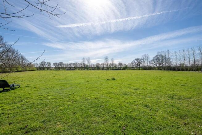 260326 - 23 Spinney Road, Chawston - 12.jpg